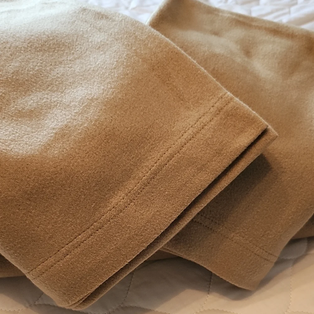 Queen Fleece Sheet Set Ultra Soft, Warm And Cozy So Luxurious Like New